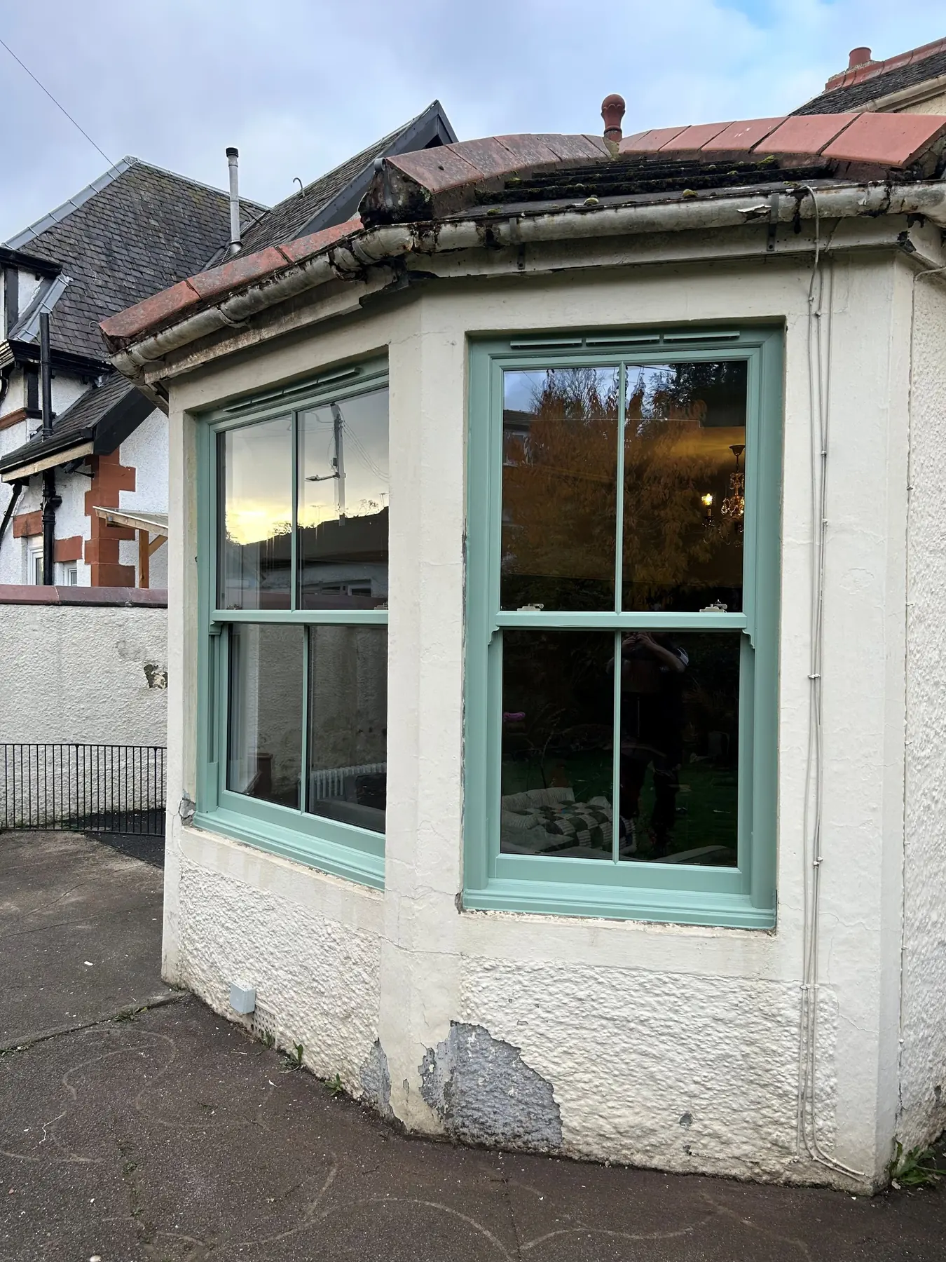 Chartwell Green sliding sash windows in a painted corner bay